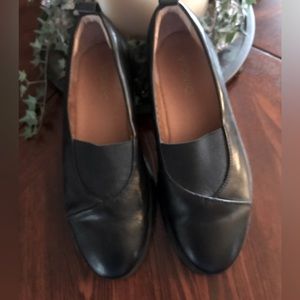Vionic “Linden” Leather Slip-On with arch support, size 8 women’s